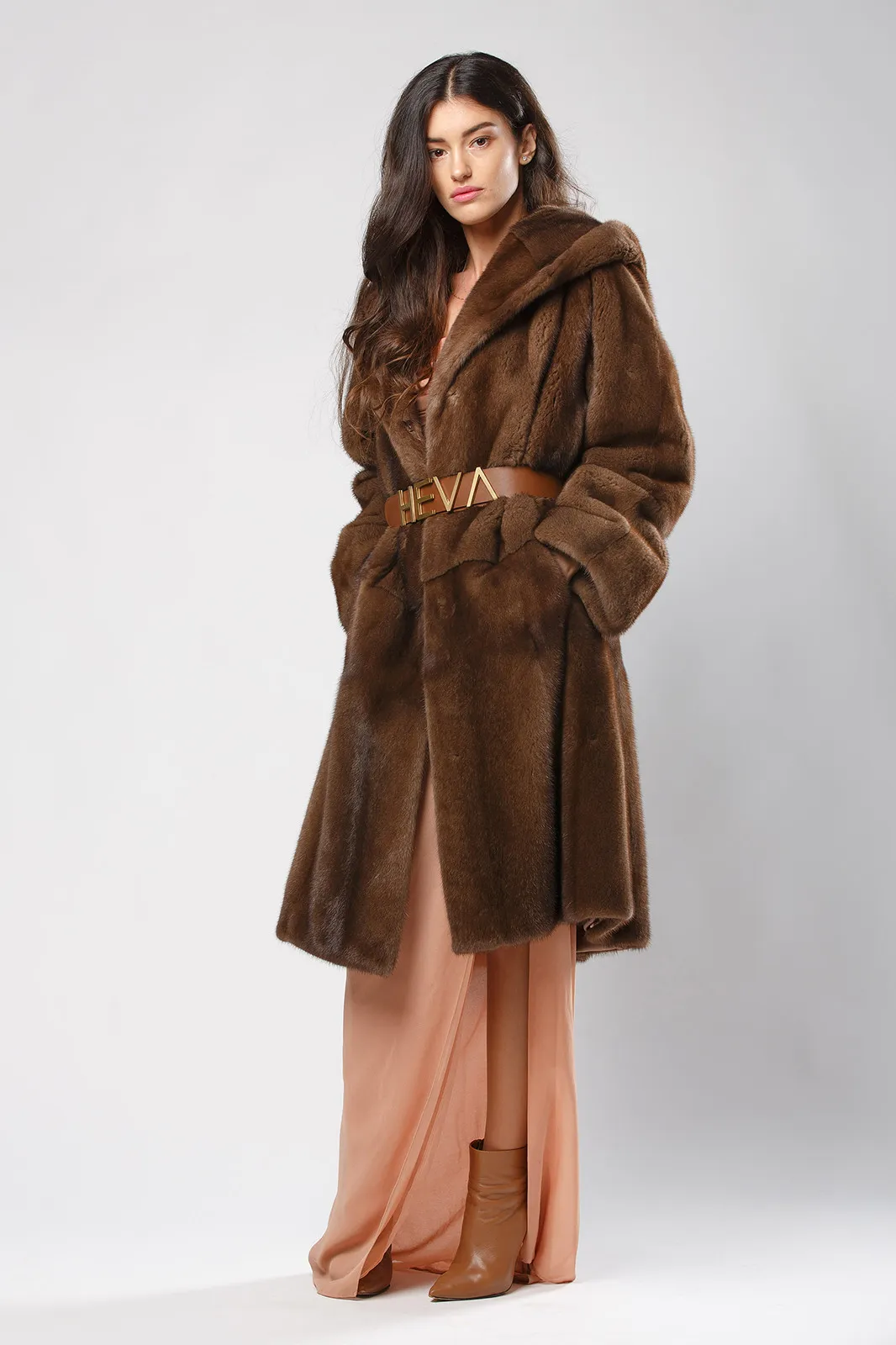 ---------Cappotto in visone brown con cappuccio--------