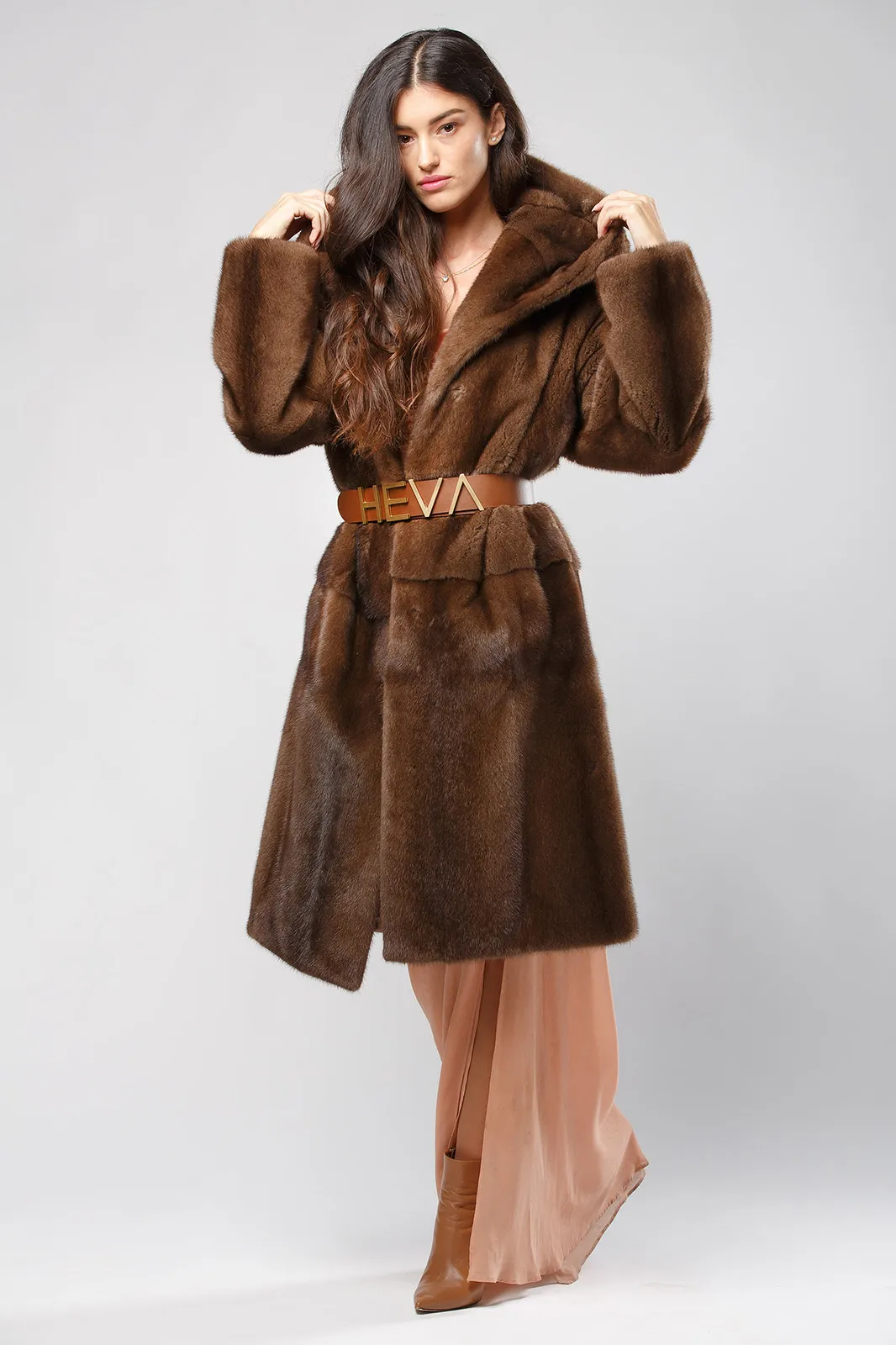 ---------Cappotto in visone brown con cappuccio--------