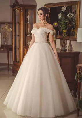 ---Princess Sissi wedding dress with lace bodice and full tulle skirt--