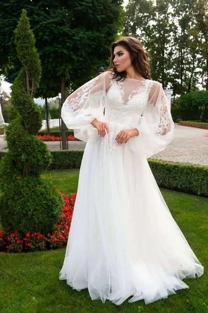 ---Trapani is a boho chic style wedding dress worthy of witnessing a civil wedding in autumn--