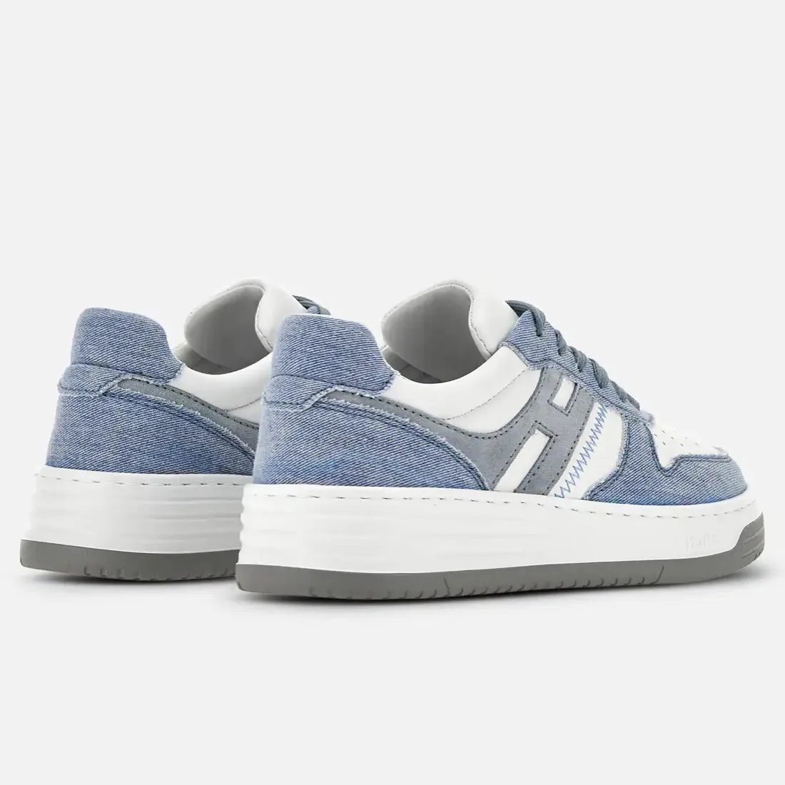 Sneaker Hogan Basket H630 bianca e celeste in pelle e jeans