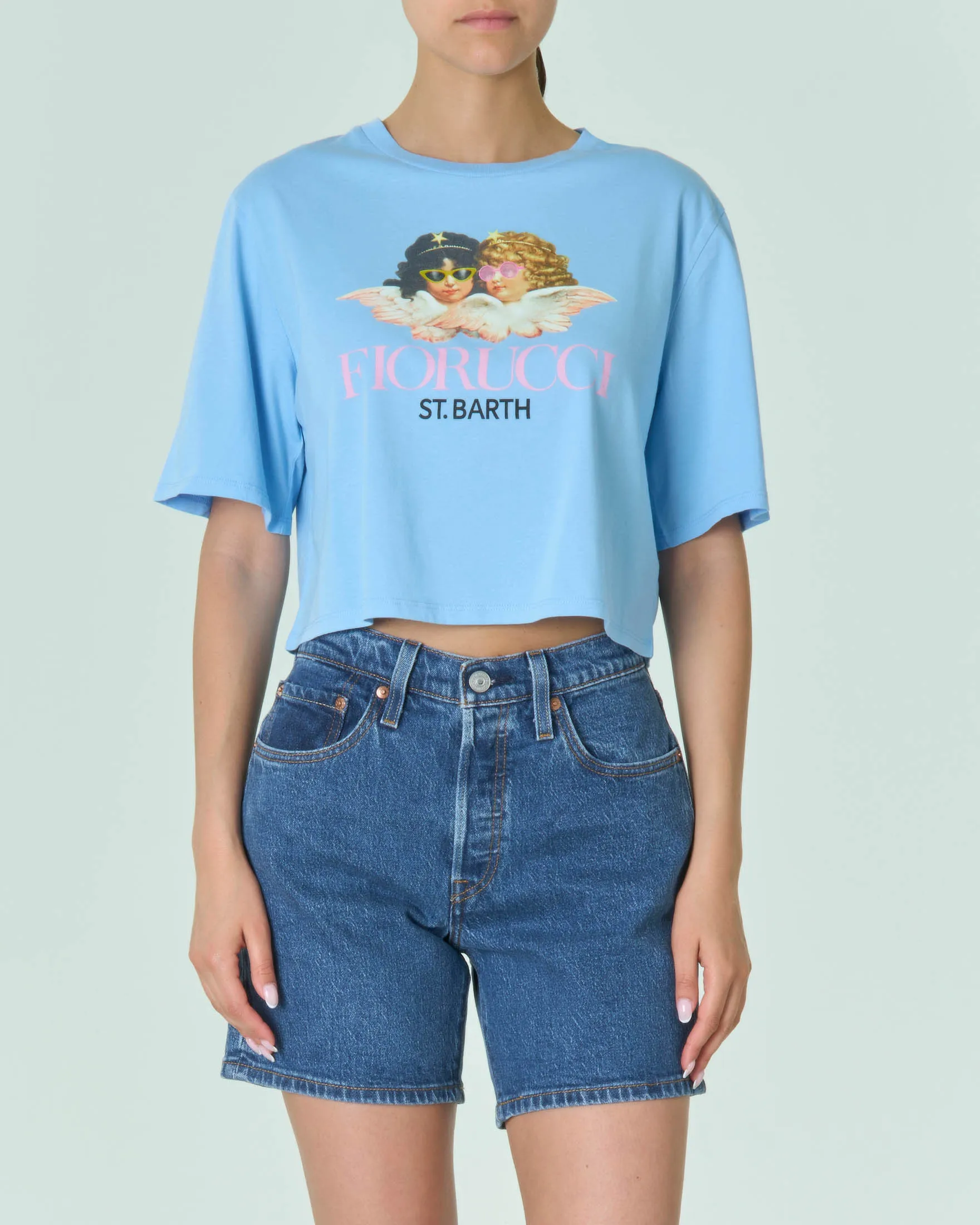 T-shirt cropped azzurra in cotone con stampa Angels Fiorucci sul davanti e maniche corte