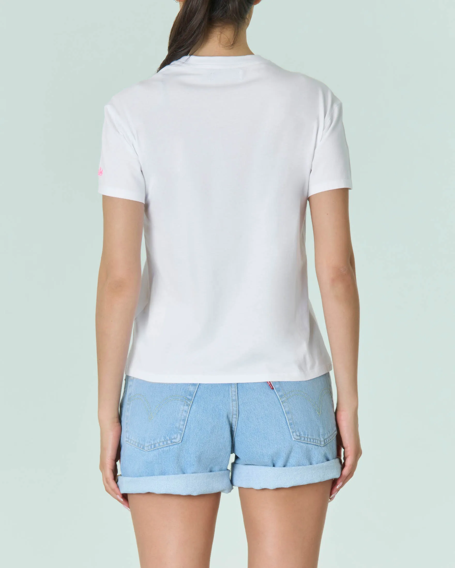 T-shirt in cotone bianca con scritta fucsia Fa caldo! ricamata sul petto